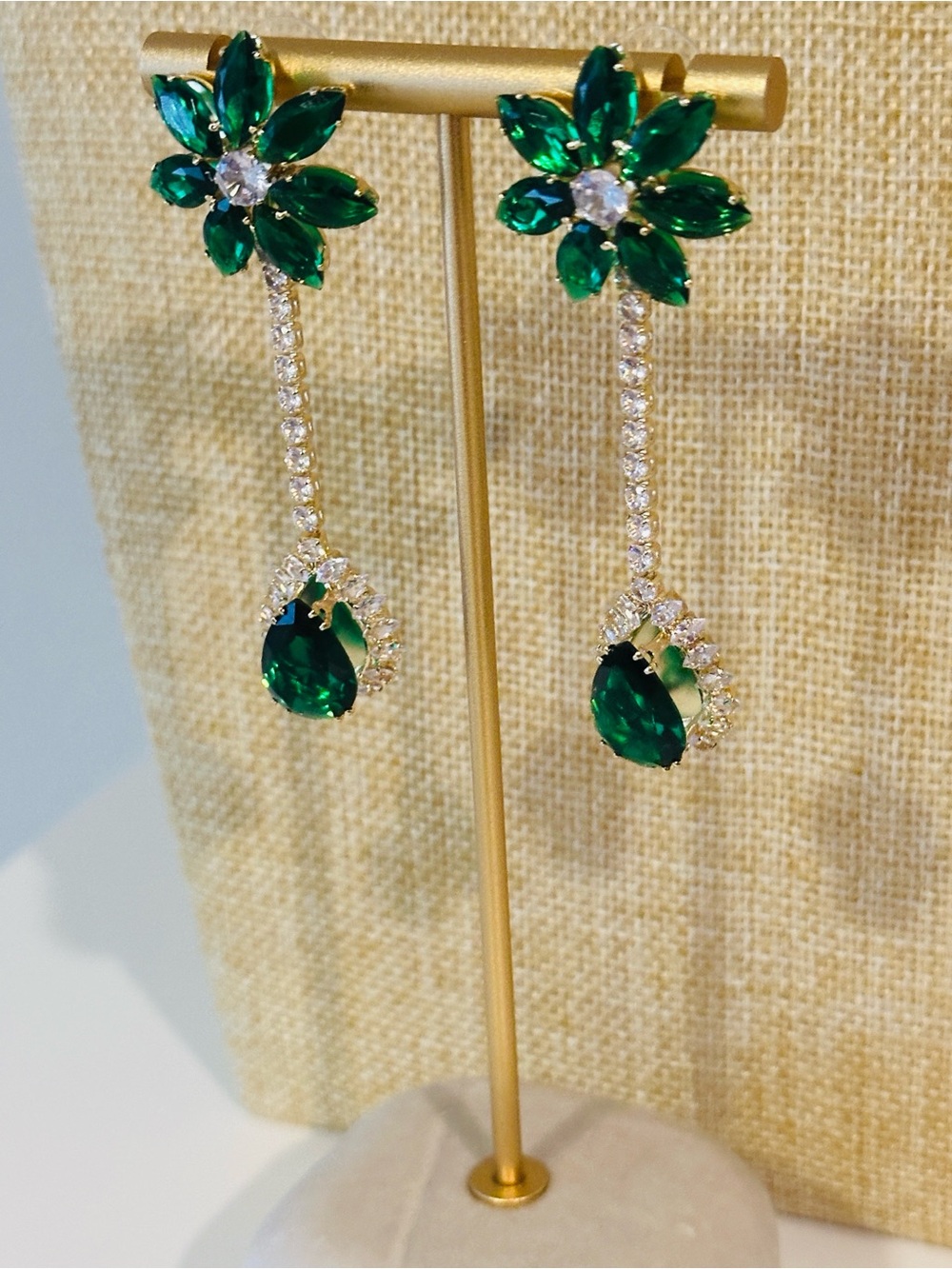 Fashion Jewelry Emerald Green Floral Drop Earrings in Gold Tone